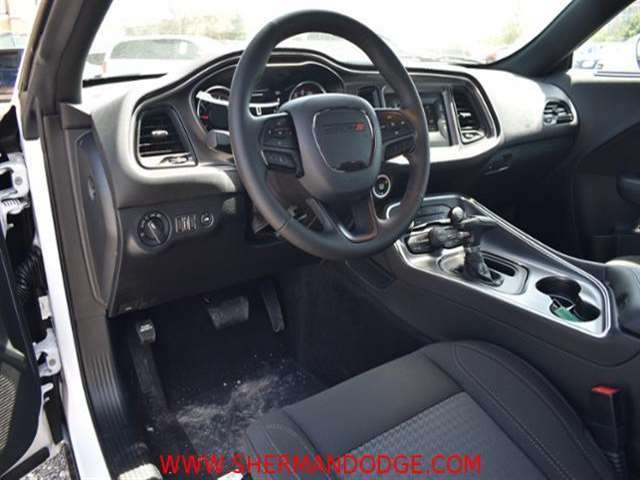 2017 Dodge Challenger SXT 2dr Coupe